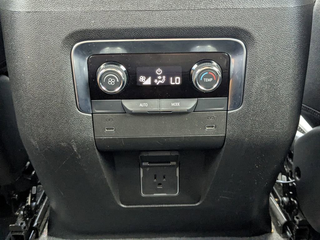 Certified 2025 Chevrolet Suburban Z71 AWD/4WD image 19