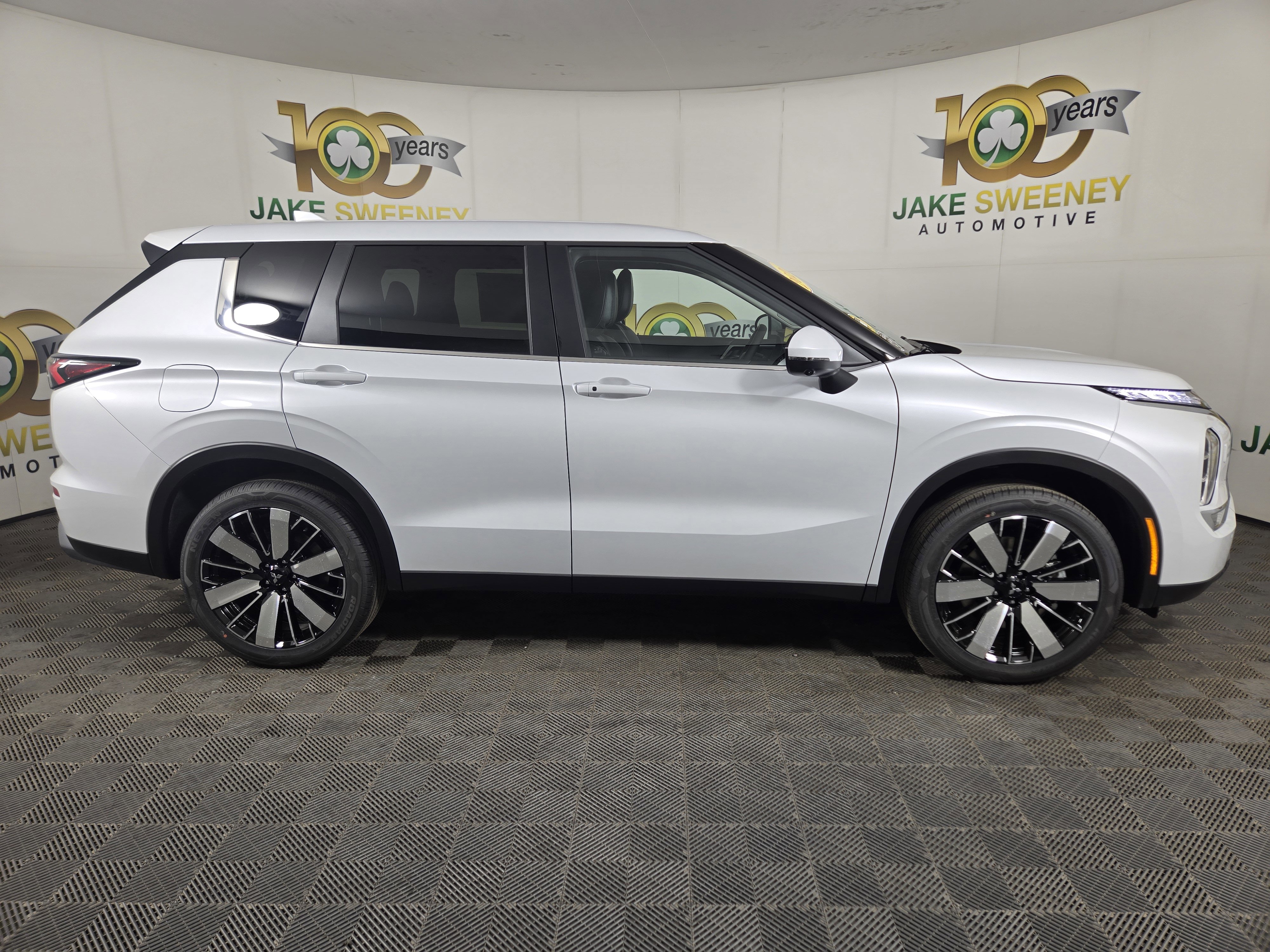 New 2026 Mitsubishi Outlander SE AWD/4WD image 8