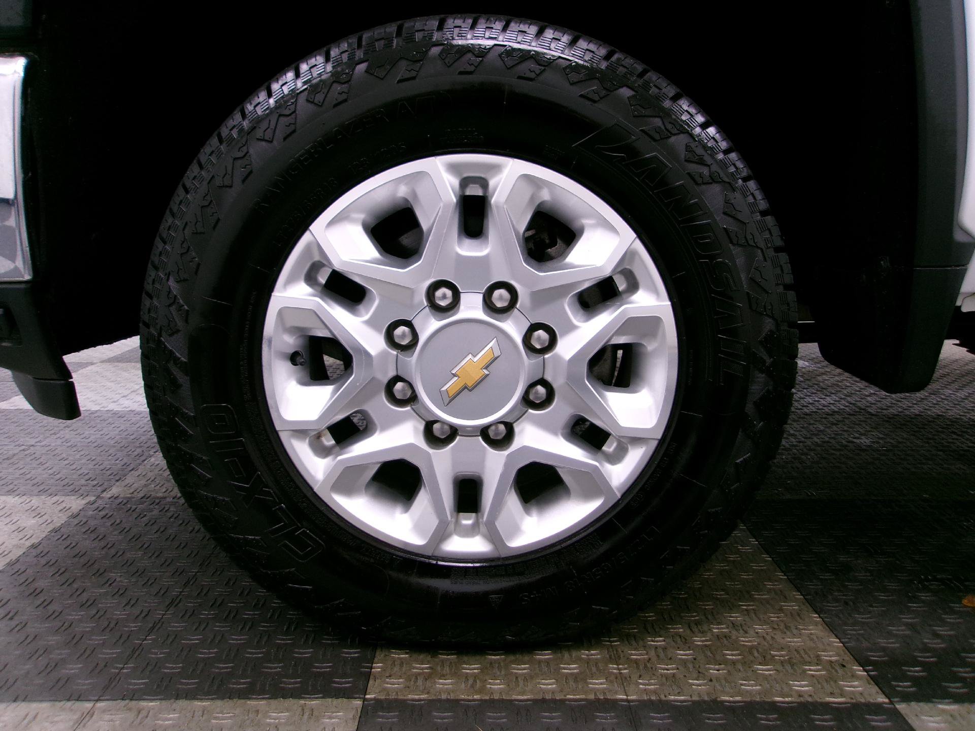 Used 2024 Chevrolet Silverado 2500 LT AWD/4WD image 16