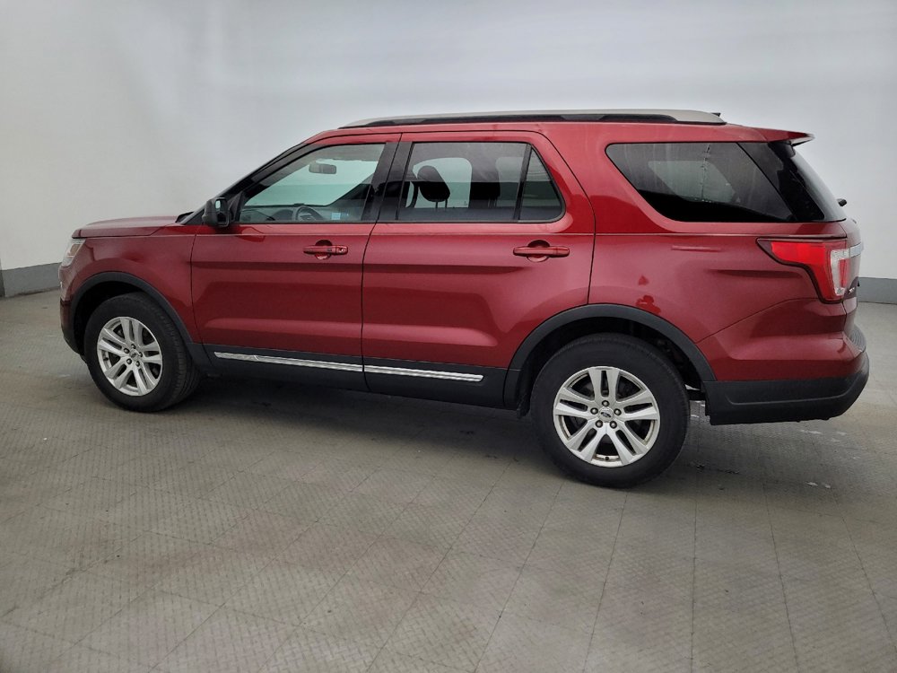 Used 2018 Ford Explorer XLT image 3