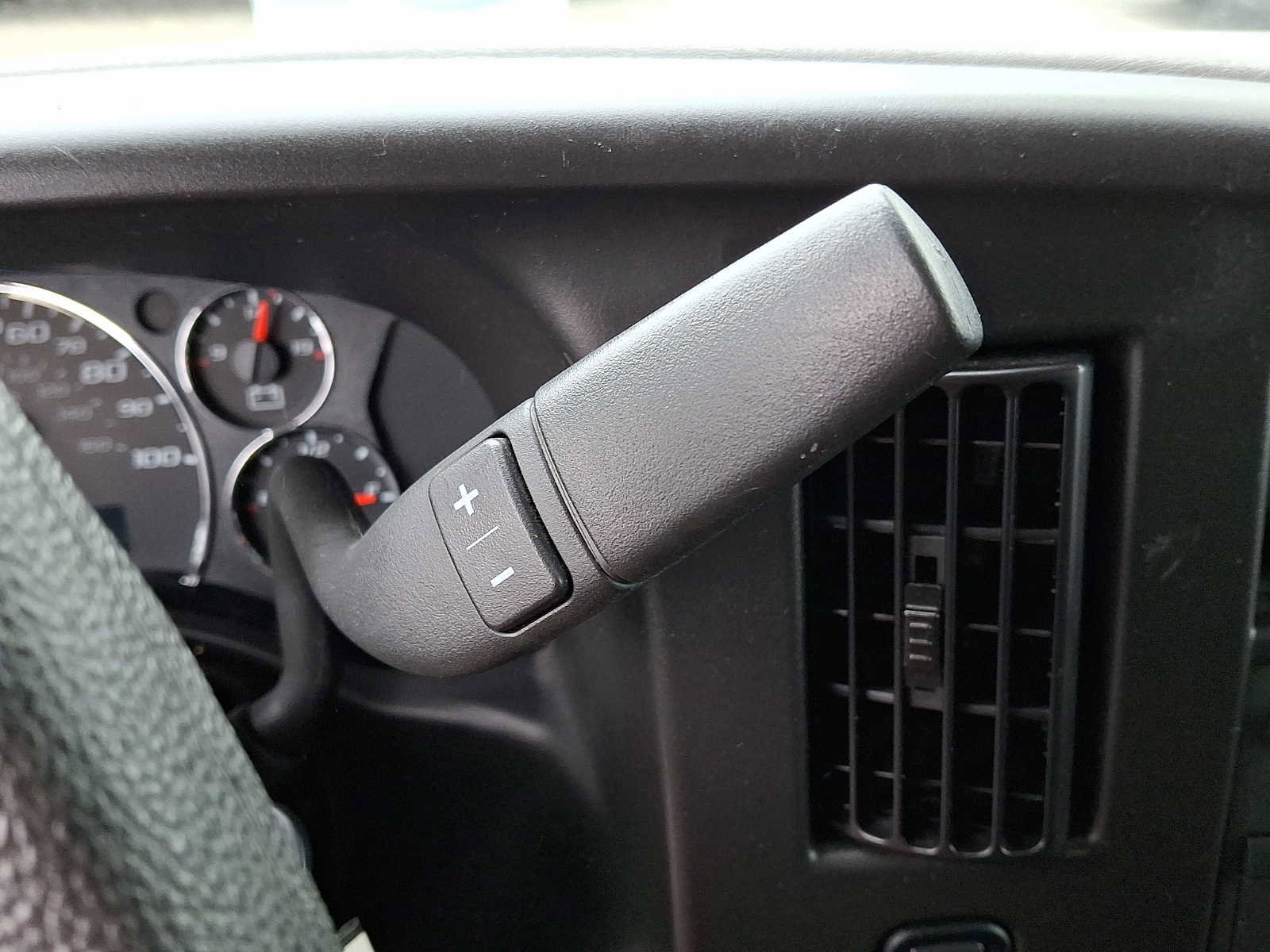Used 2024 Chevrolet Express 2500 w/ Driver Convenience Package RWD image 15