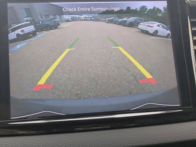 Used 2025 Chrysler Pacifica Select FWD image 14