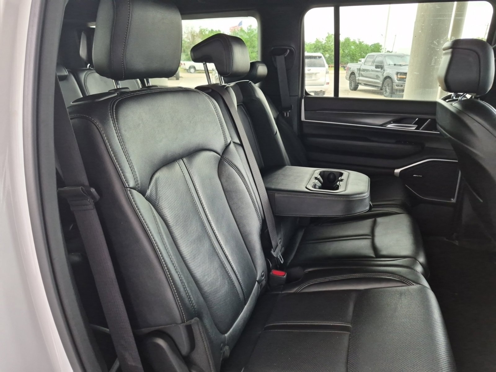 Used 2024 Jeep Wagoneer L Series II w/ Flexible Seating Group RWD image 6