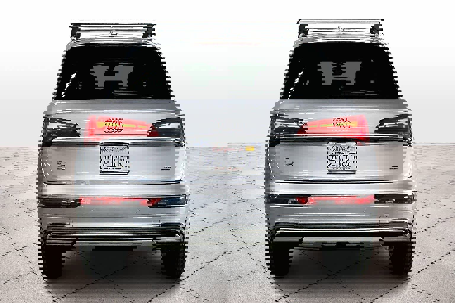 Used 2023 Audi Q5 Premium w/ Convenience Package image 7