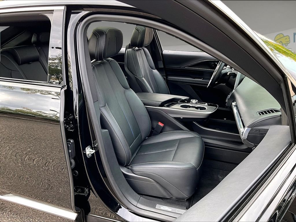 Used 2024 Cadillac Lyriq Luxury AWD/4WD image 11