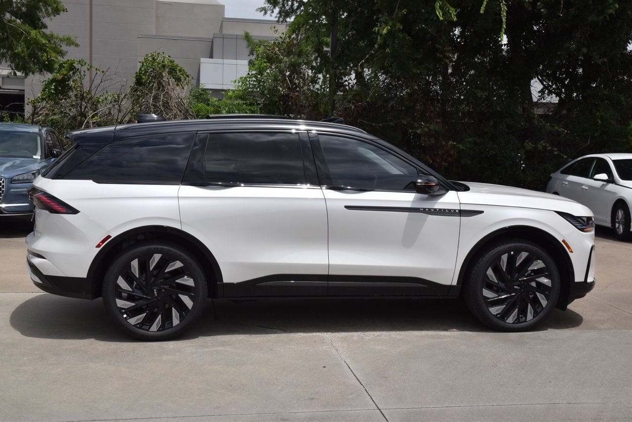 New 2026 Lincoln Nautilus Reserve AWD/4WD image 12