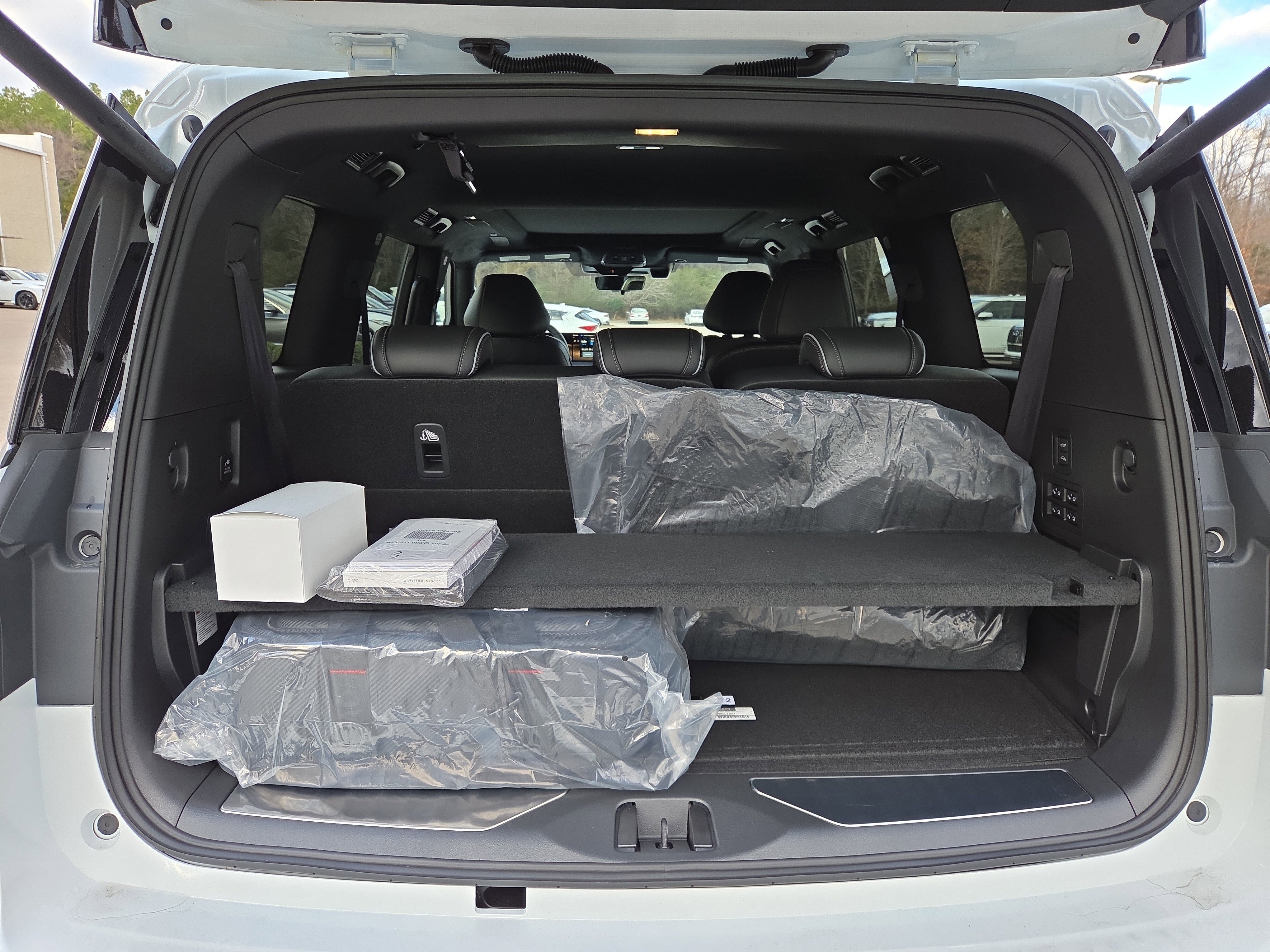 New 2026 INFINITI QX80 Autograph w/ Premium Cargo Package image 9