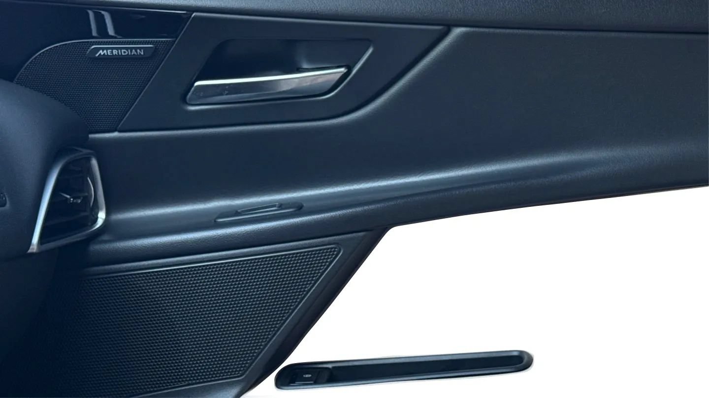 Used 2019 Jaguar XE Premium RWD image 41