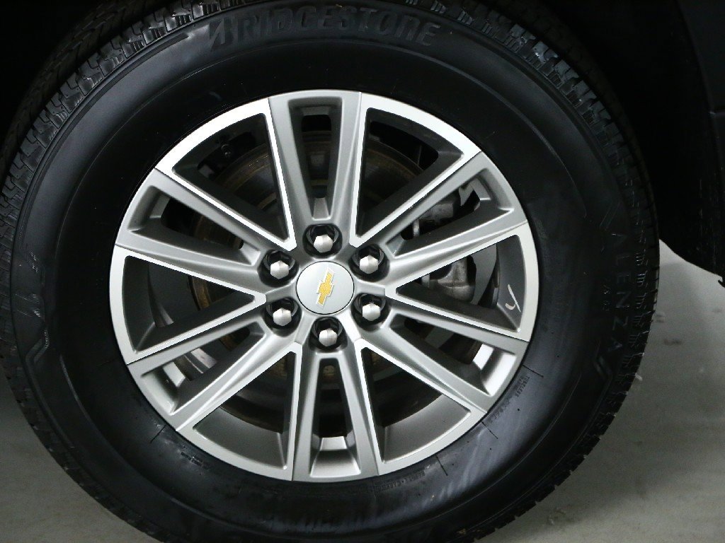 Used 2023 Chevrolet Traverse LT image 38