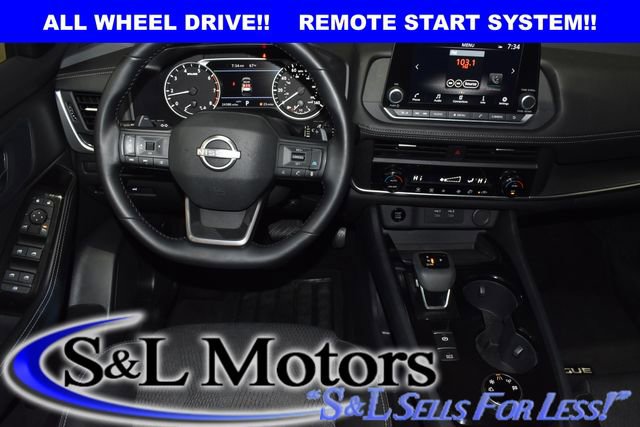Used 2025 Nissan Rogue SV AWD/4WD image 14