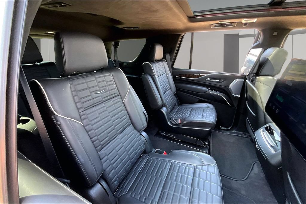 Used 2023 Cadillac Escalade Premium Luxury Platinum AWD/4WD image 29