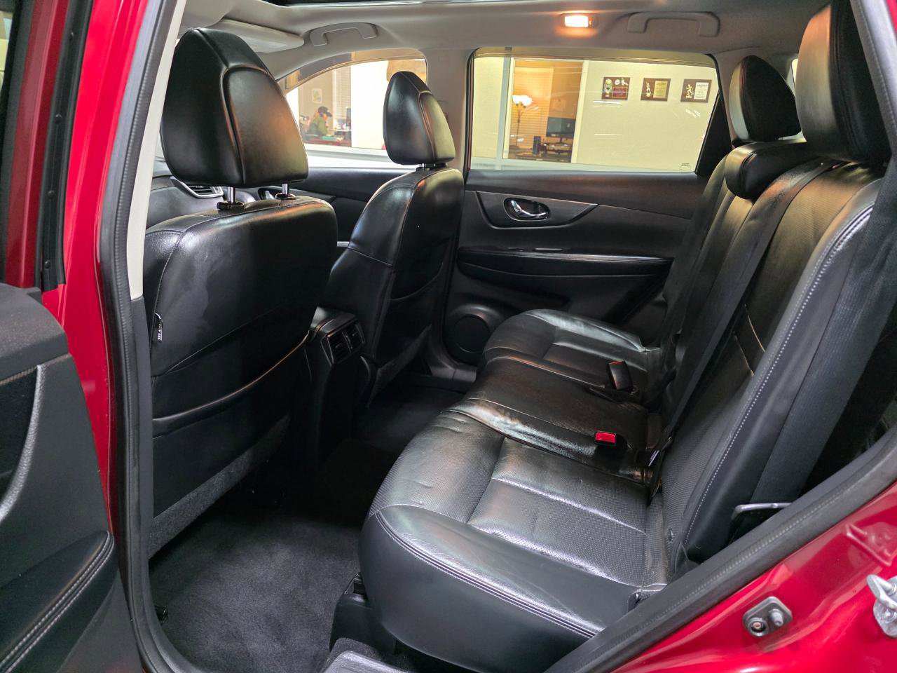 Used 2014 Nissan Rogue SL w/ SL Premium Package image 18