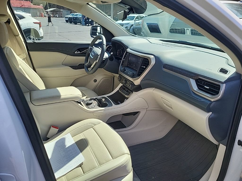 Used 2023 GMC Acadia Denali w/ Denali Technology Package image 17