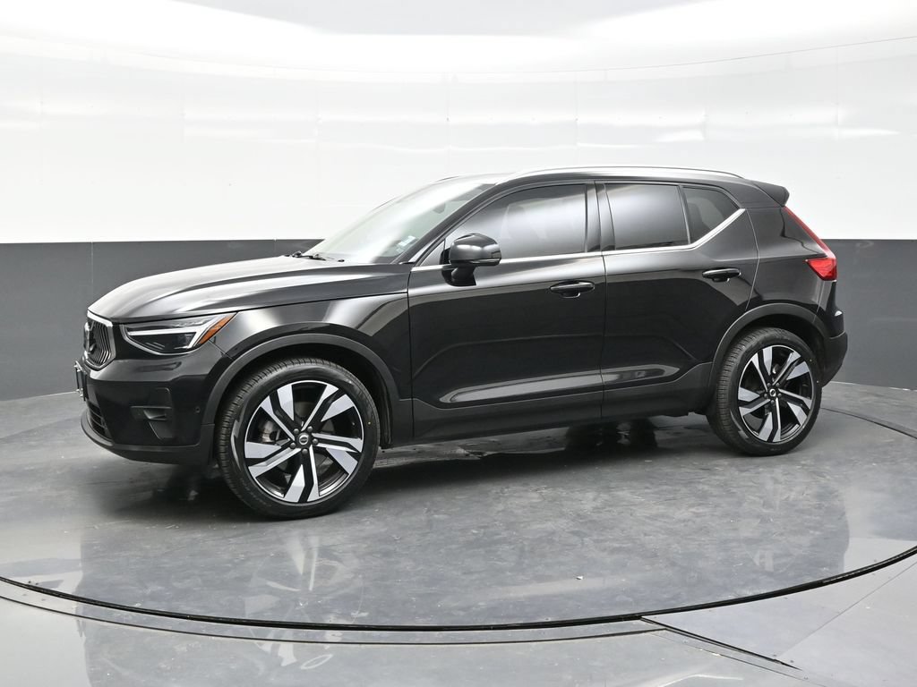 Used 2024 Volvo XC40 B5 Ultimate w/ Protection Package Premier AWD/4WD image 3