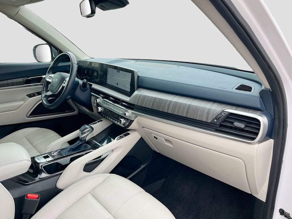 Used 2023 Kia Telluride EX w/ EX Captain's Chair Package image 32