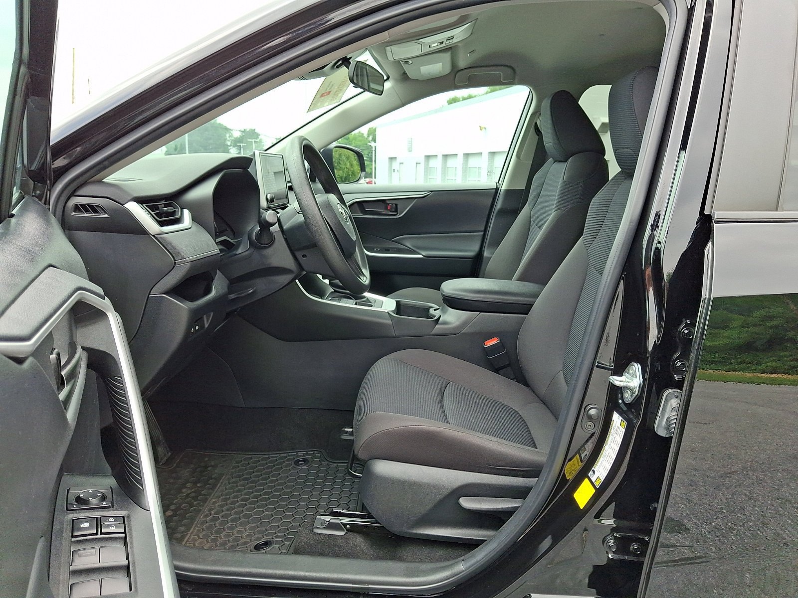 Used 2023 Toyota RAV4 LE AWD/4WD image 15