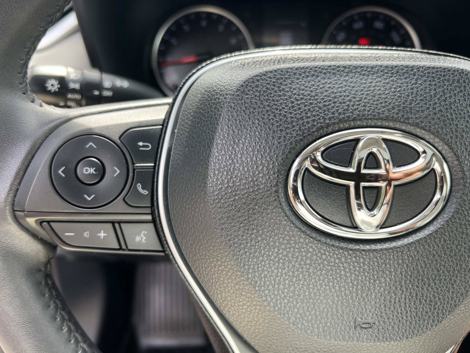 Used 2022 Toyota RAV4 XLE Premium FWD image 29