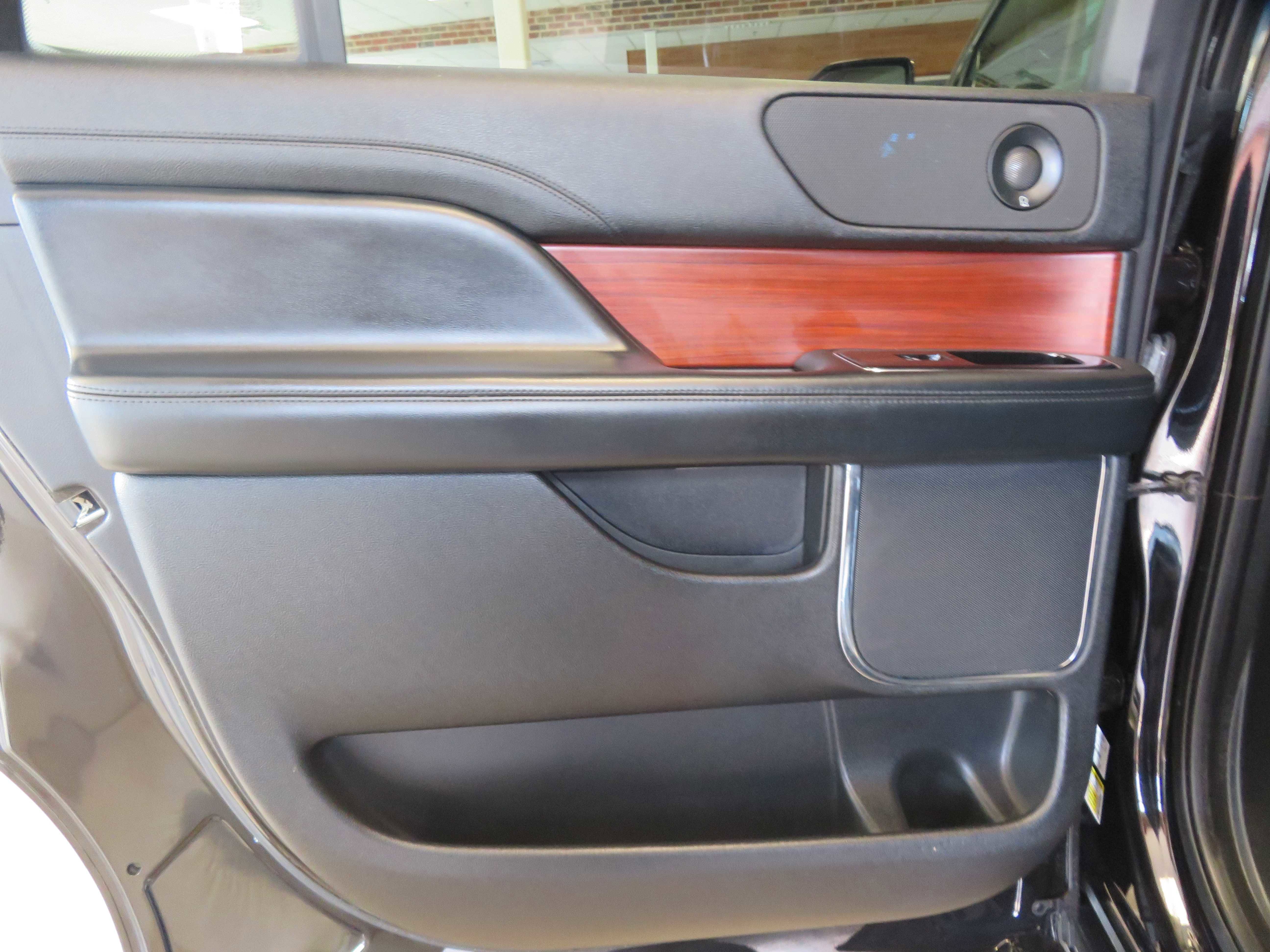 Used 2020 Lincoln Navigator L Reserve image 16