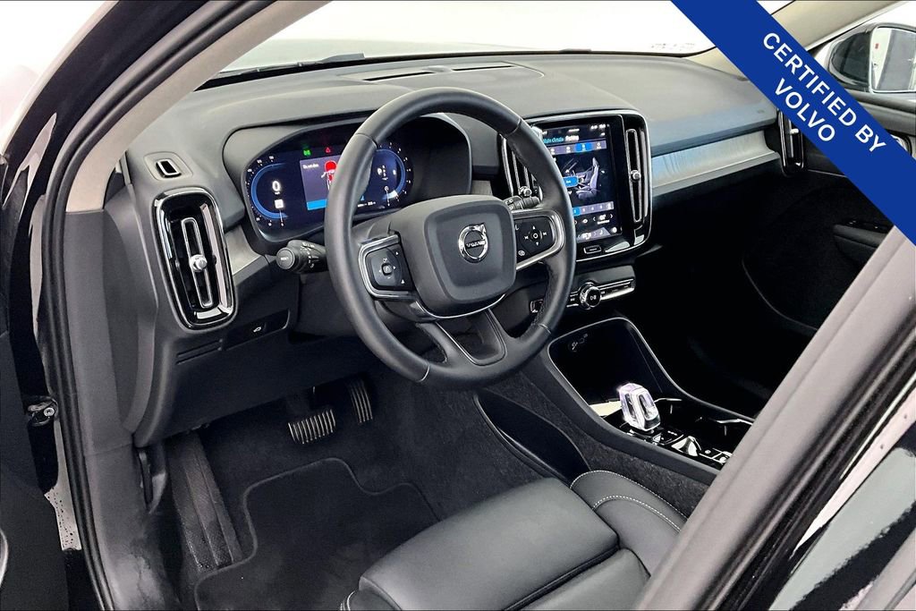 Certified 2025 Volvo XC40 B5 Plus image 18