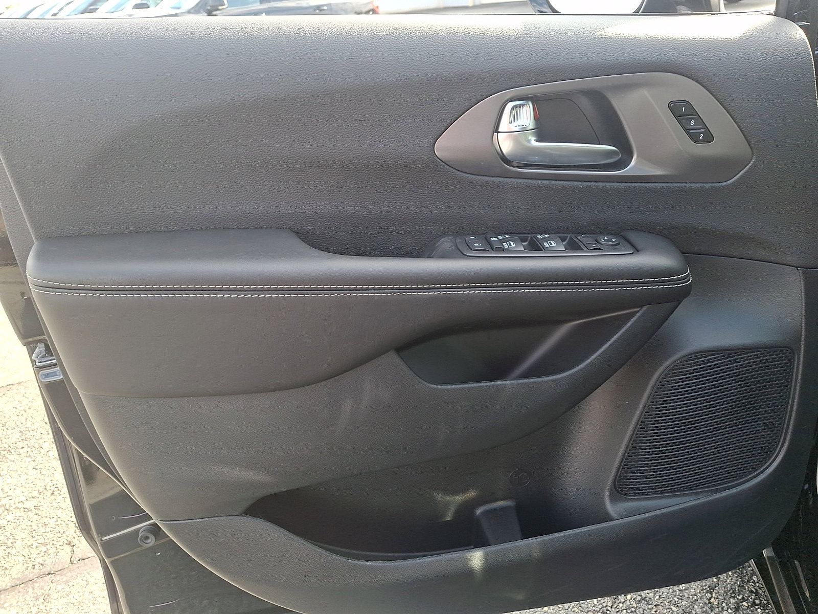 New 2026 Chrysler Pacifica Select w/ S Appearance Package image 10