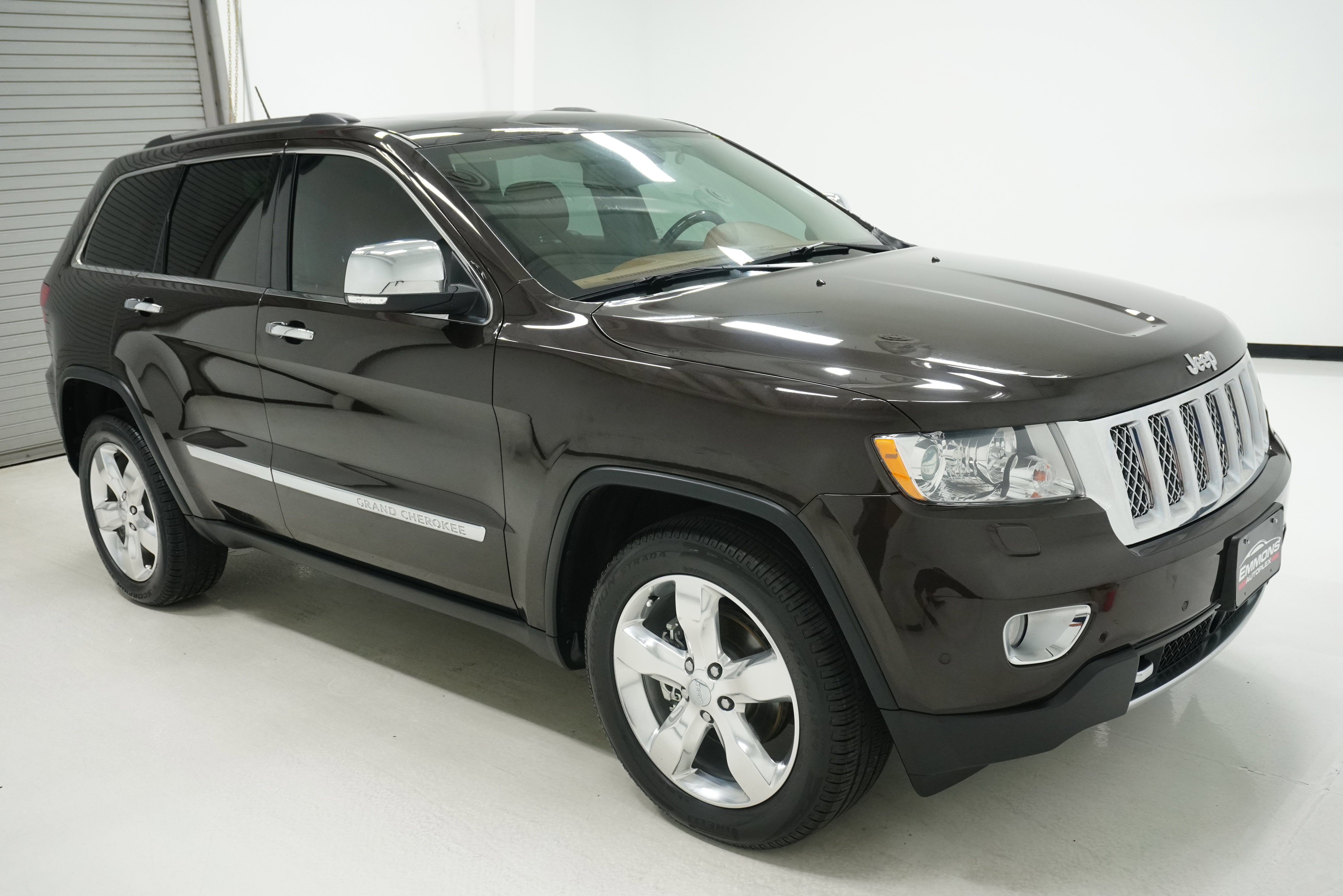 Used 2013 Jeep Grand Cherokee Overland Summit image 3