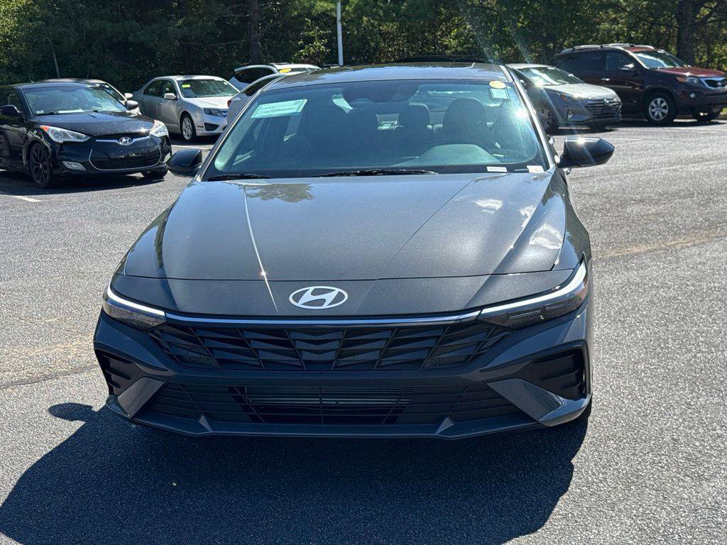 New 2026 Hyundai Elantra SEL Sport FWD image 2