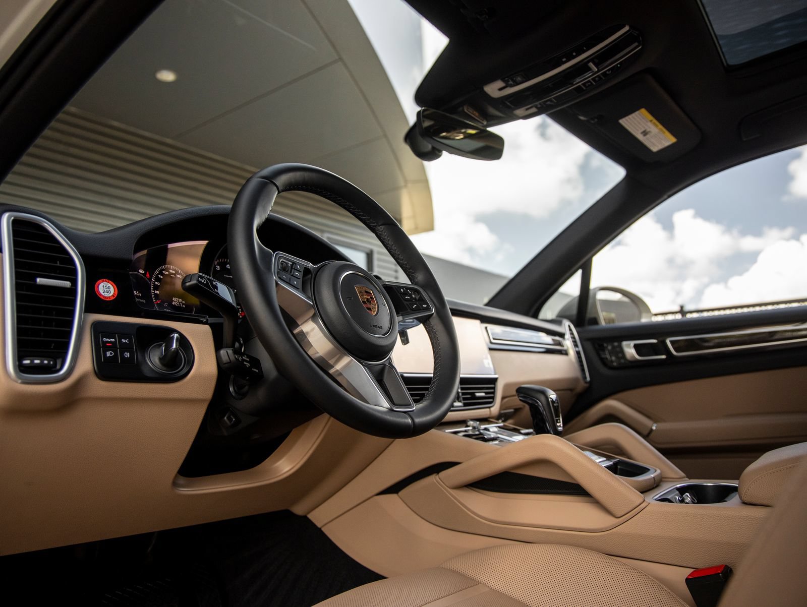 Certified 2023 Porsche Cayenne AWD/4WD image 4