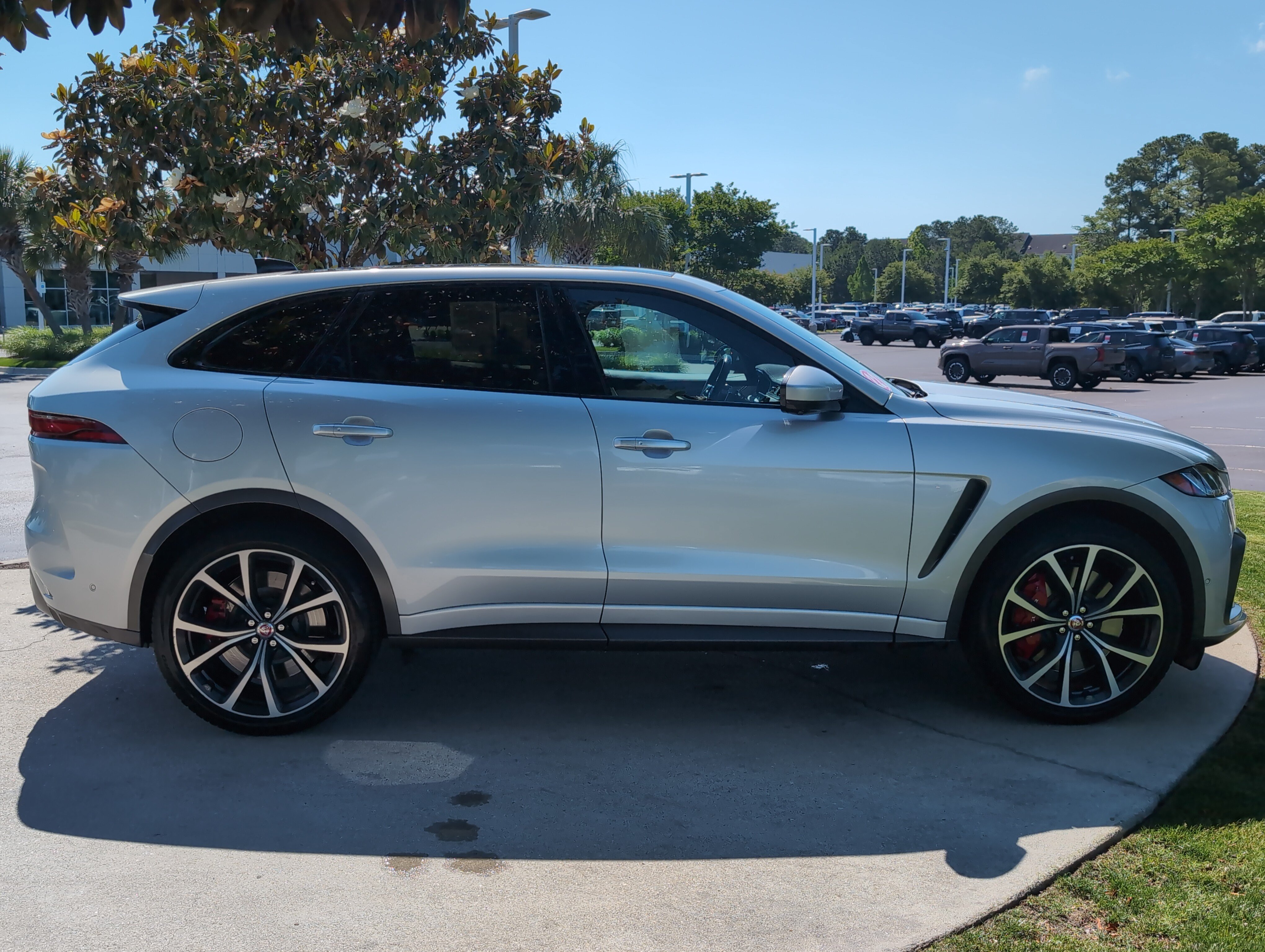Used 2022 Jaguar F-PACE SVR AWD/4WD image 21