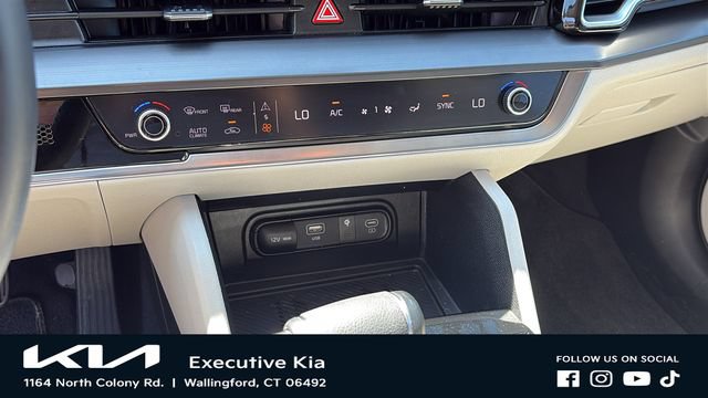 Certified 2025 Kia Sportage EX AWD/4WD image 17