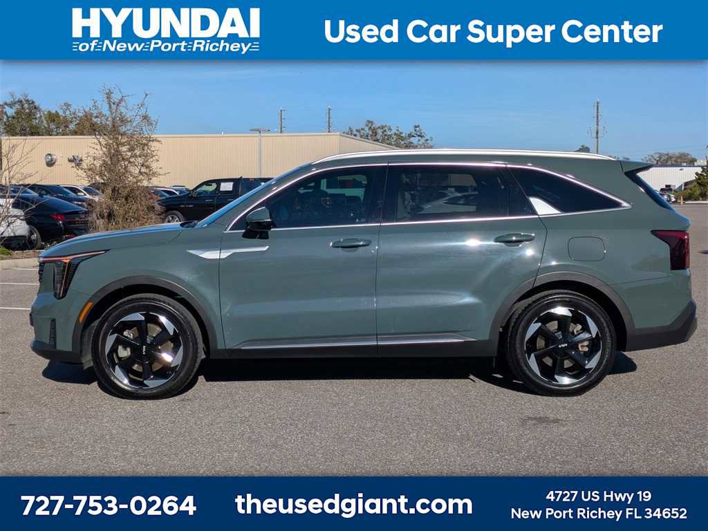 Used 2025 Kia Sorento EX image 2