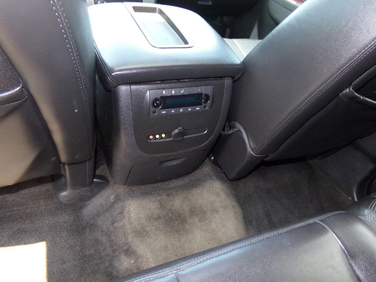 Used 2014 GMC Yukon XL SLT image 16