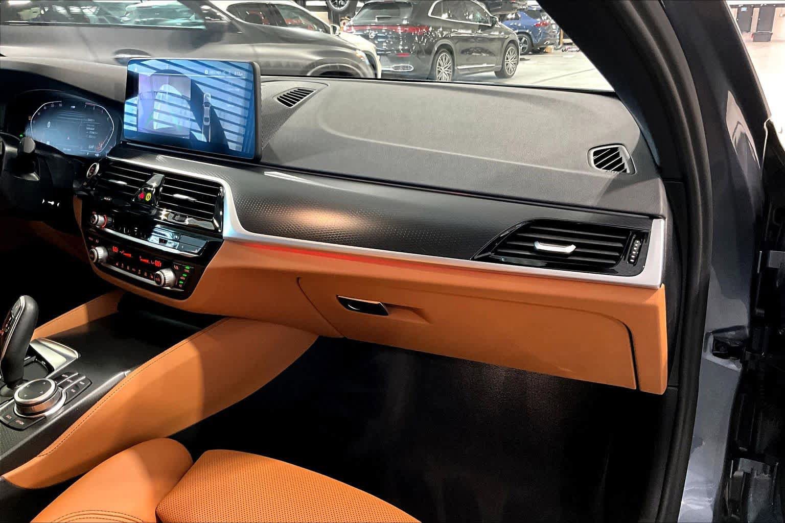 Used 2022 BMW 530i w/ M Sport Package RWD image 17