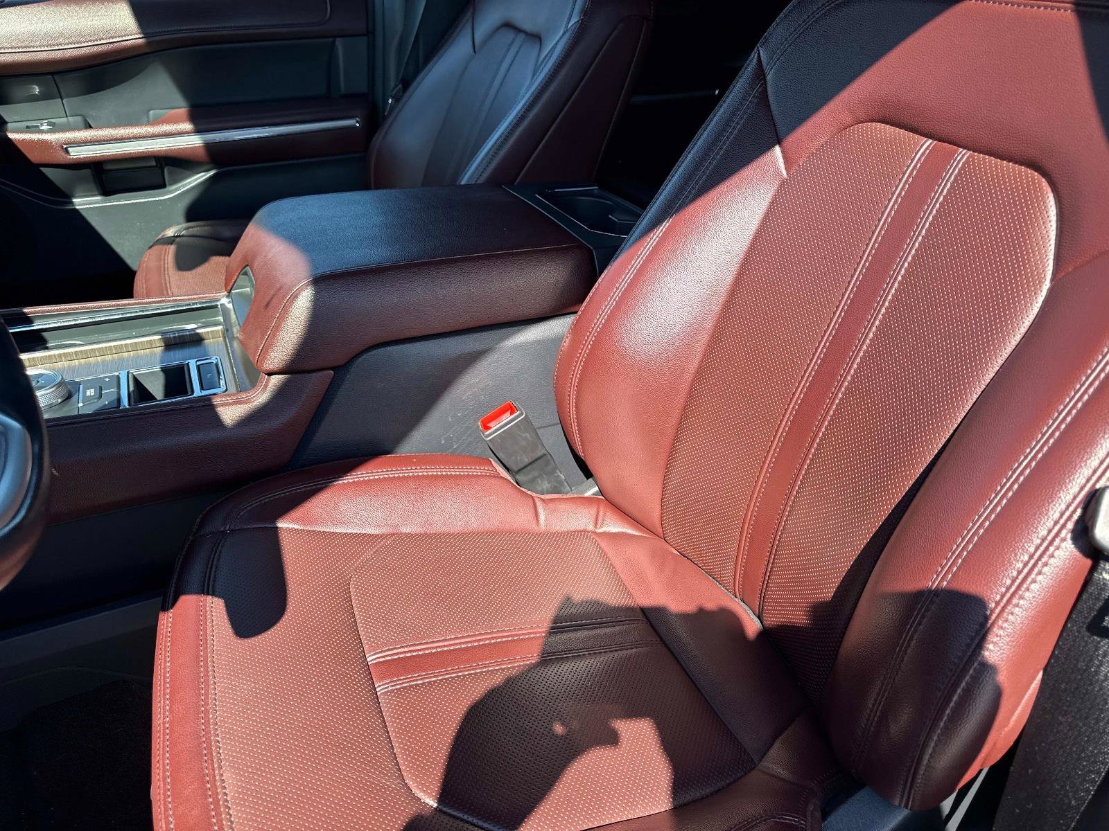 Used 2023 Ford Expedition Limited image 24