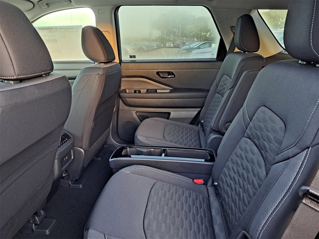 New 2025 Nissan Pathfinder SV w/ SV Premium Package image 5