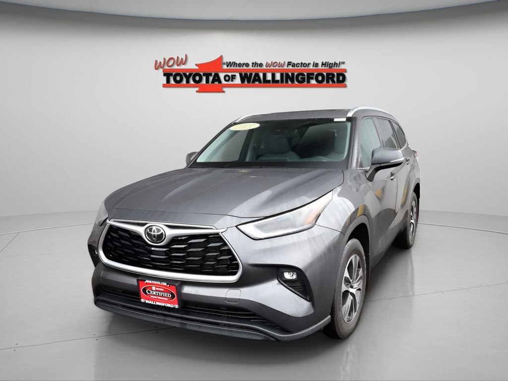 Used 2021 Toyota Highlander XLE image 1