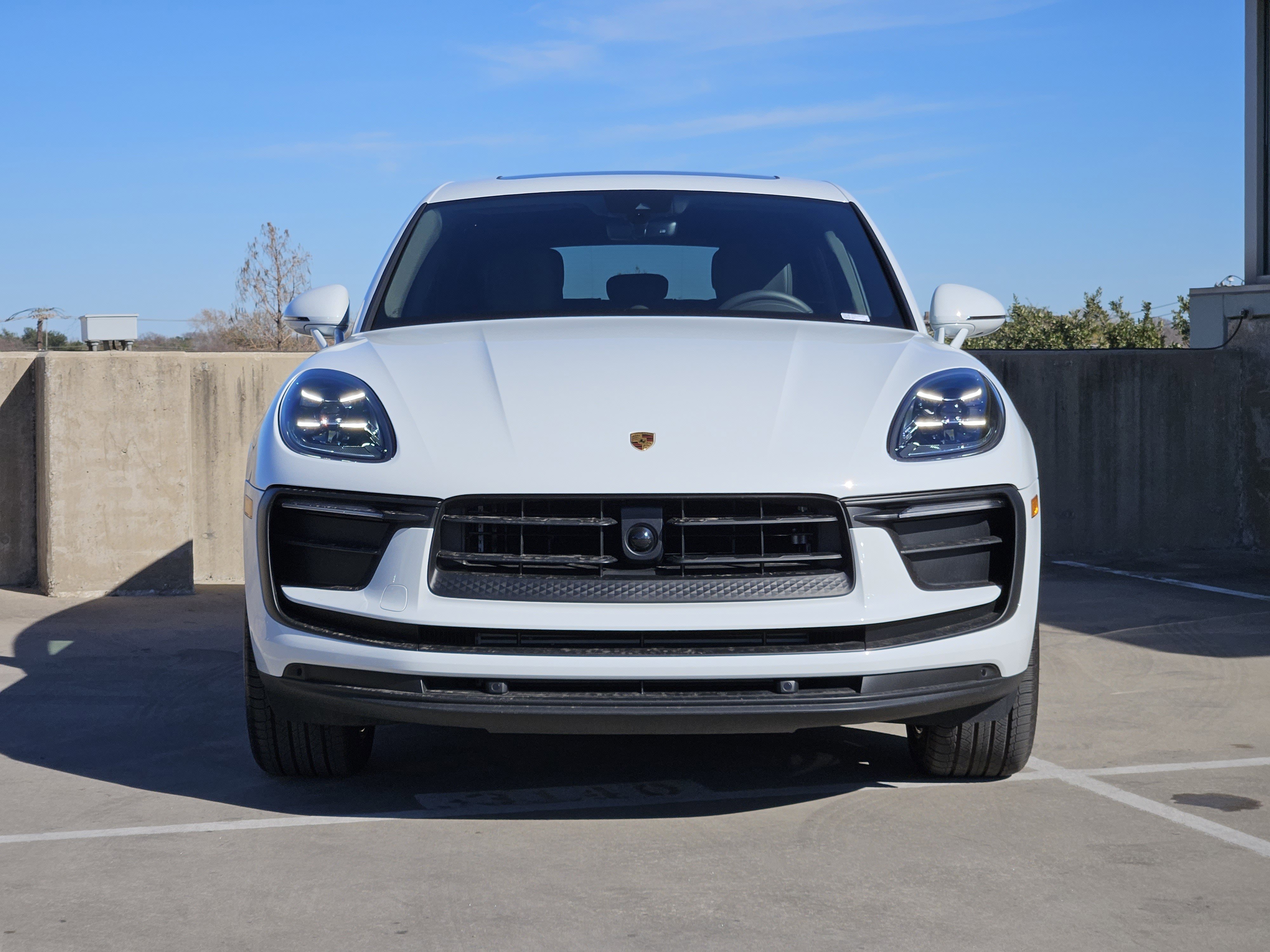 Certified 2025 Porsche Macan image 11