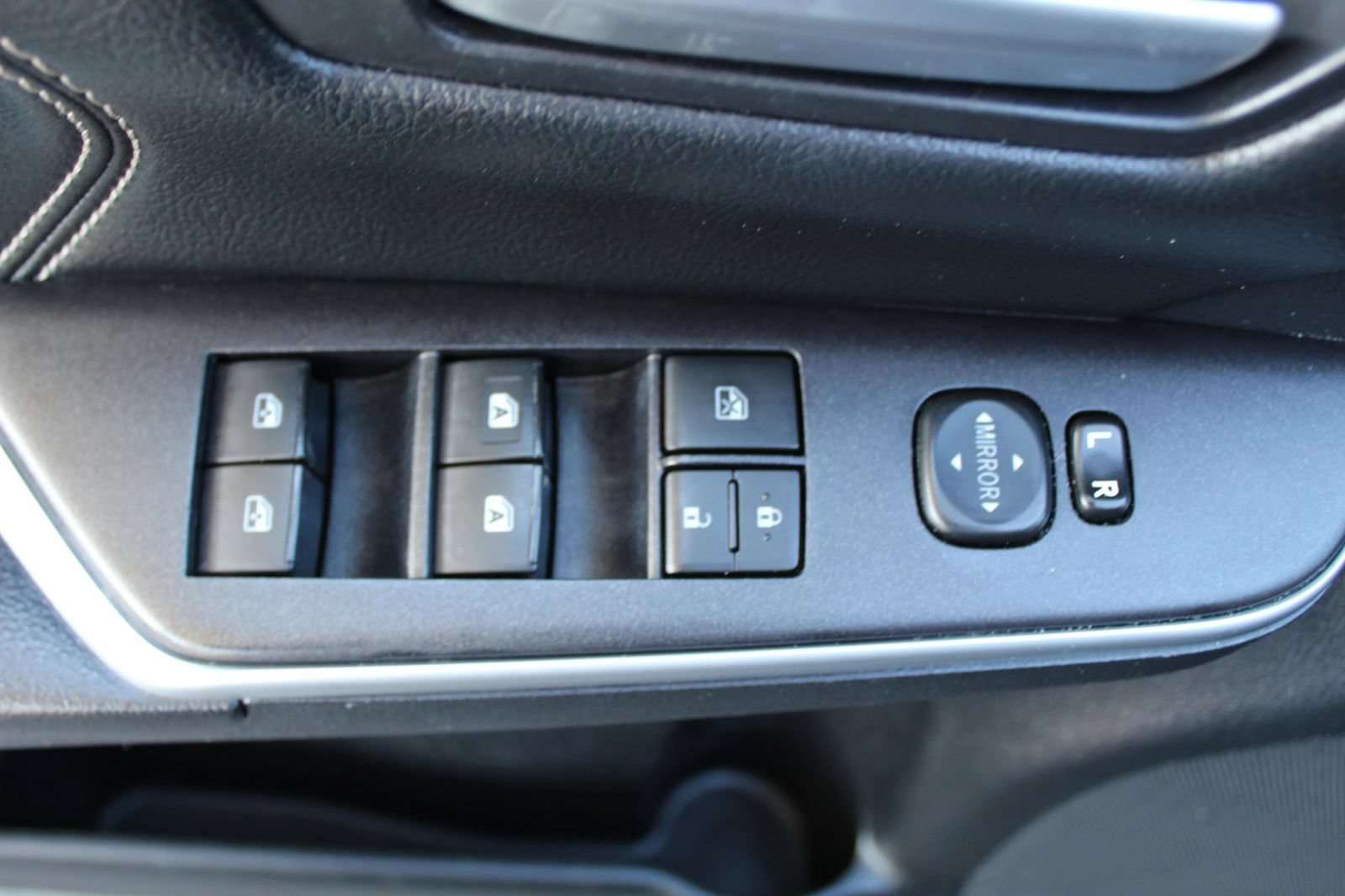 Used 2015 Toyota Camry XLE w/ Moonroof Package FWD image 30