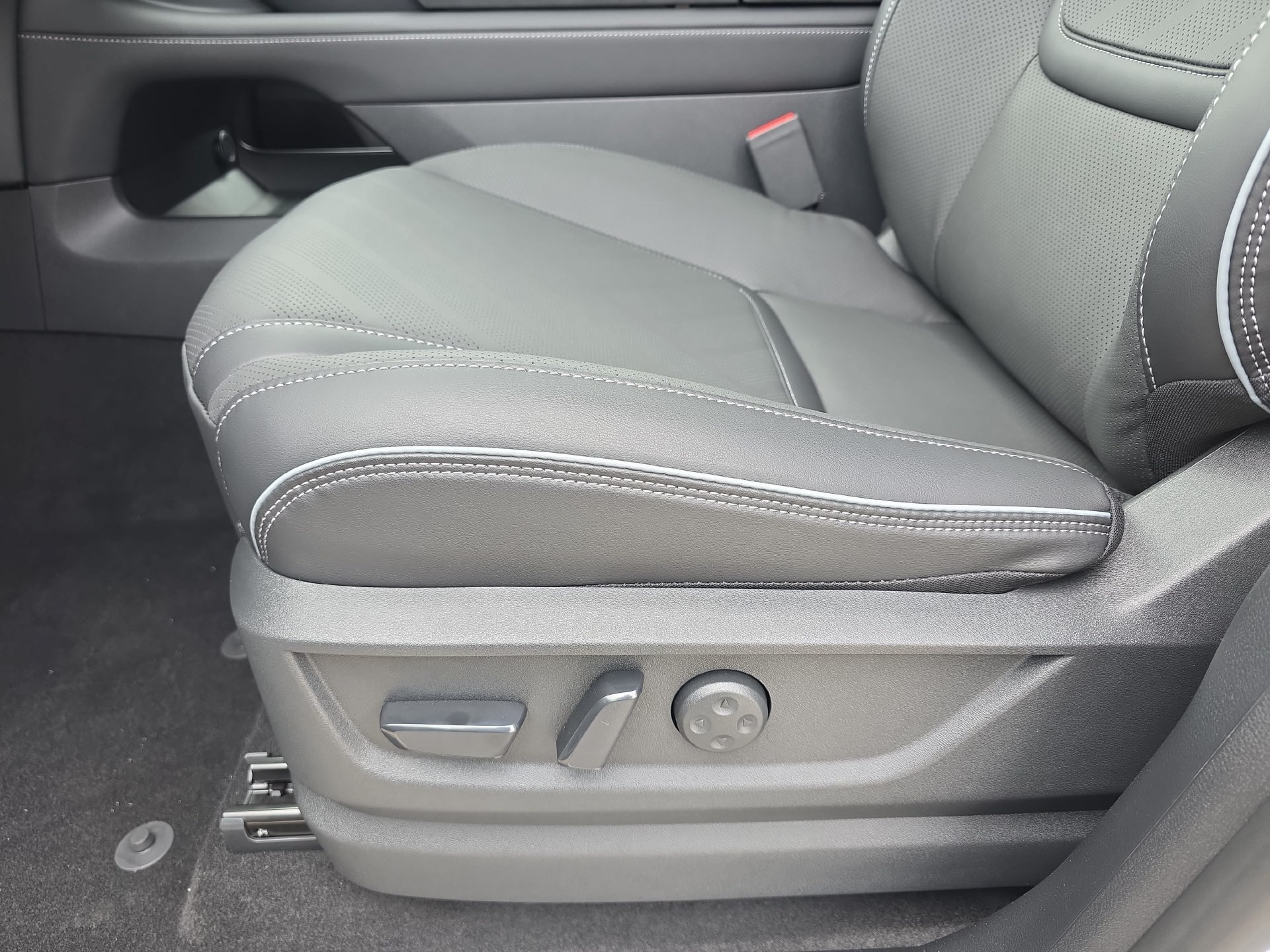 New 2026 INFINITI QX80 Luxe w/ Cargo Package RWD image 28