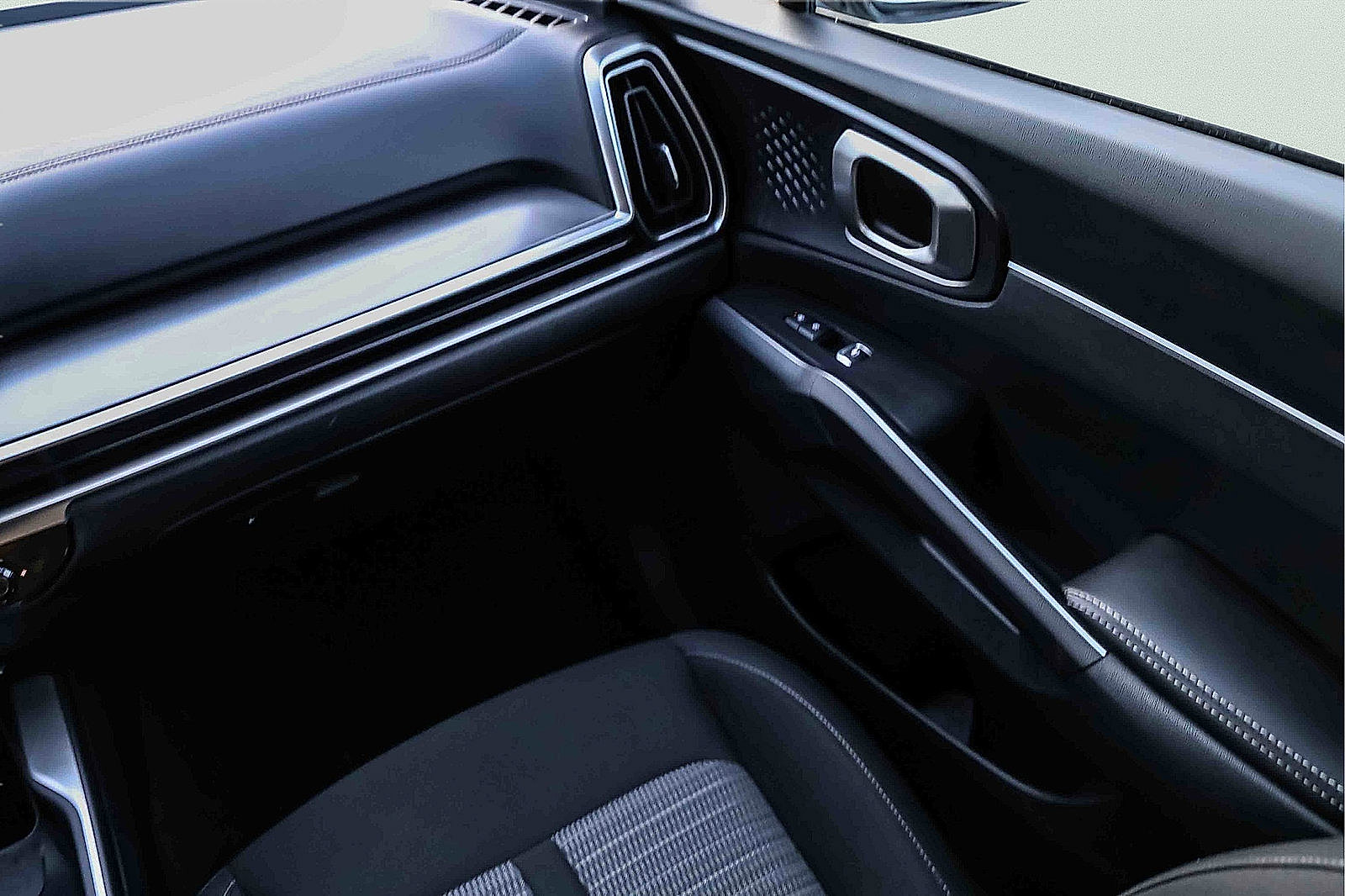 Certified 2024 Kia Sorento LX image 18