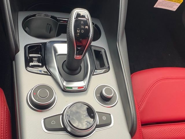 New 2025 Alfa Romeo Giulia AWD image 32