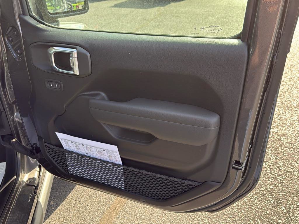 New 2025 Jeep Gladiator Sport image 23