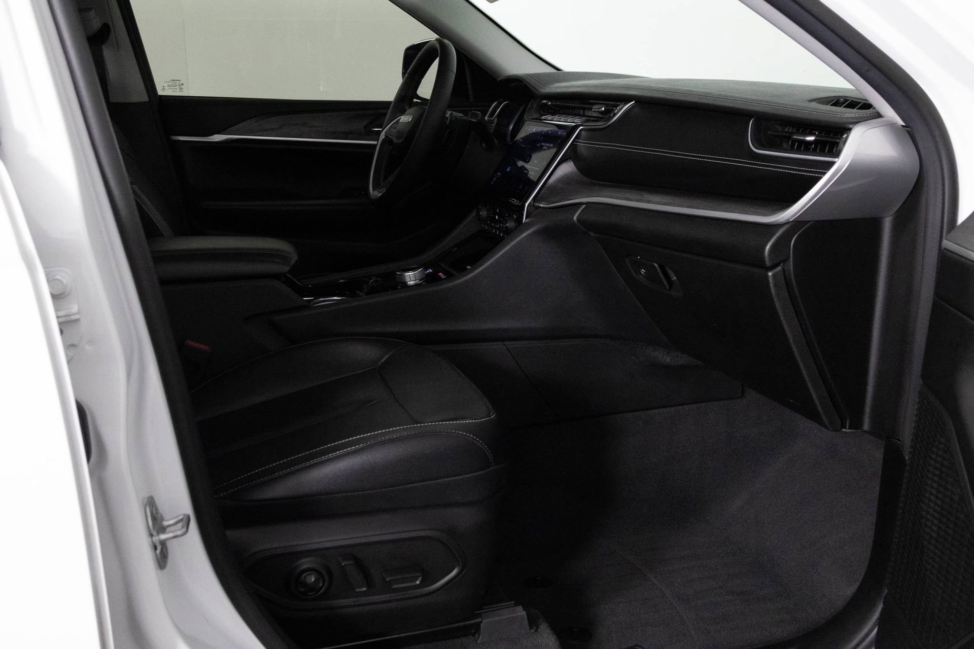 Used 2023 Jeep Grand Cherokee Limited w/ Trailer Tow Prep Group (B) image 41