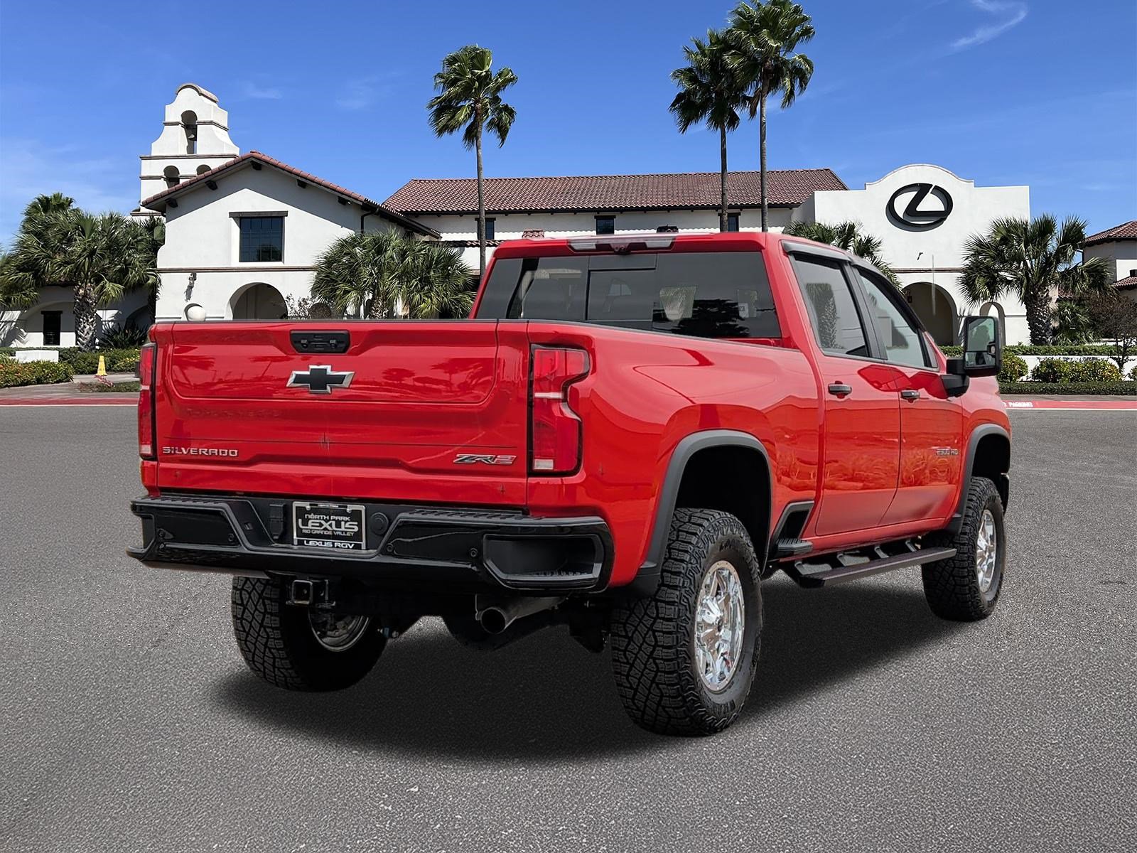 Used 2025 Chevrolet Silverado 2500 ZR2 w/ Technology Package image 2