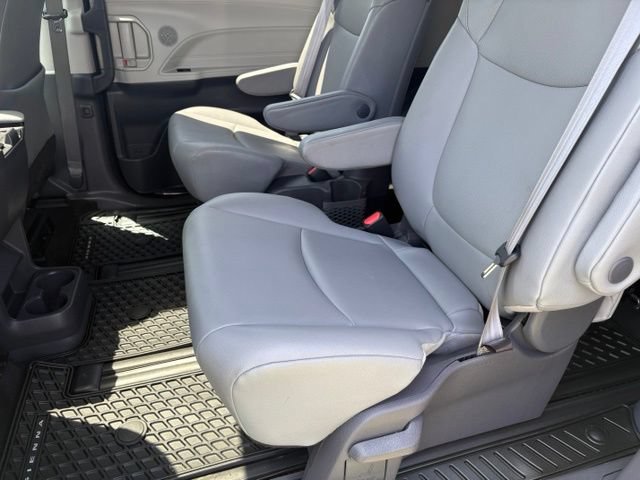 Used 2021 Toyota Sienna XLE AWD/4WD image 13