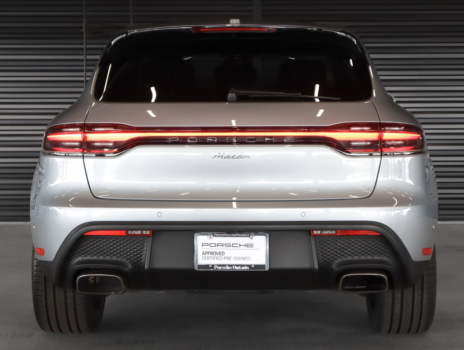 Certified 2022 Porsche Macan AWD/4WD image 9