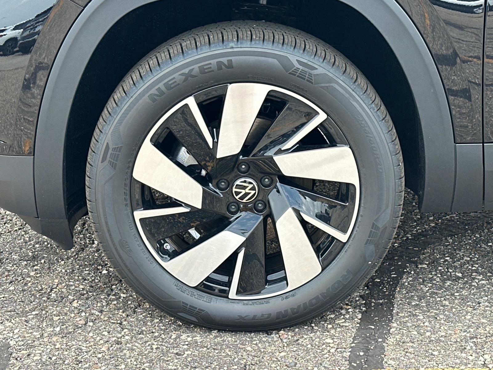 New 2025 Volkswagen Atlas Cross Sport SE image 9