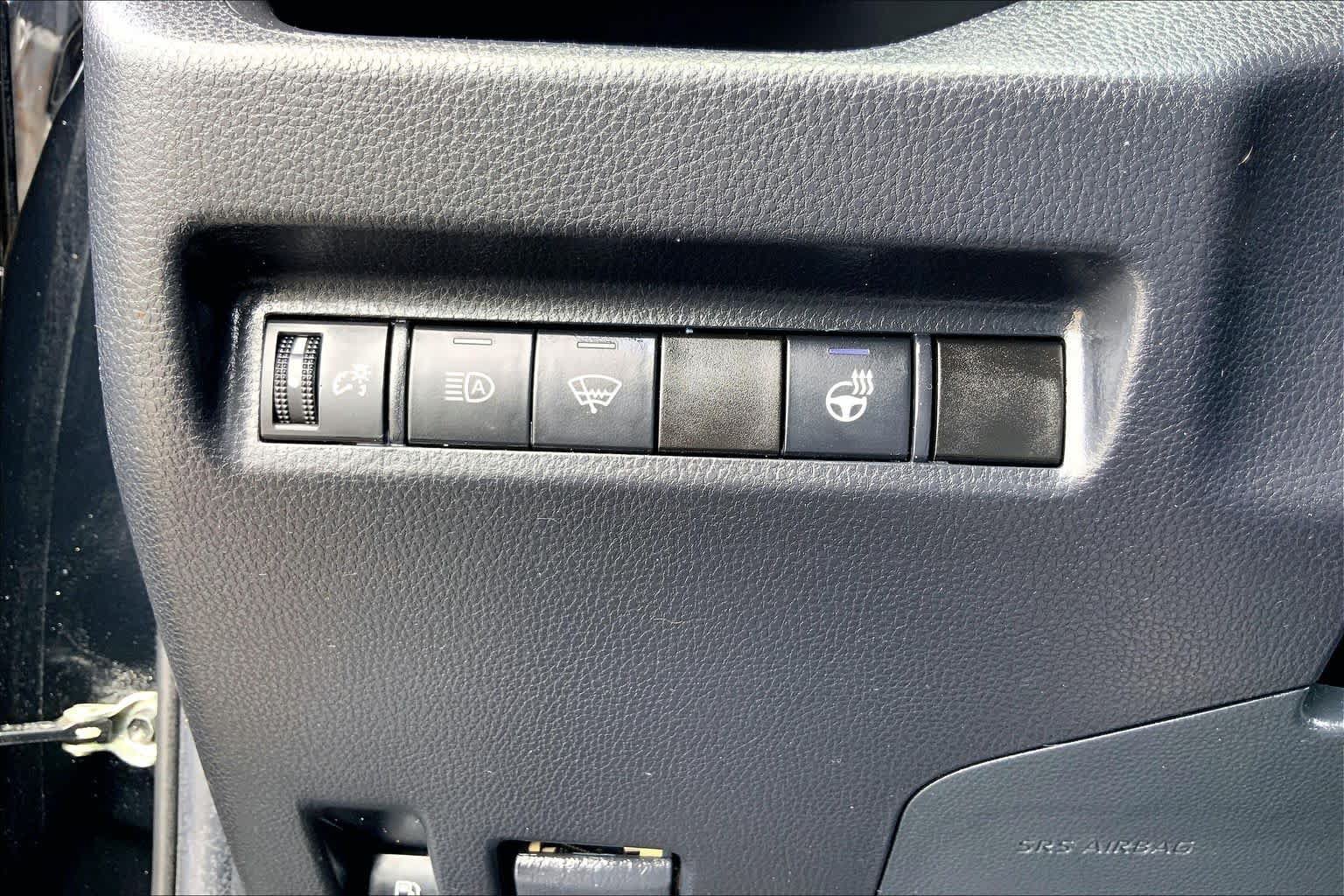 Used 2021 Toyota RAV4 XLE w/ XLE Grade Weather Package AWD/4WD image 33