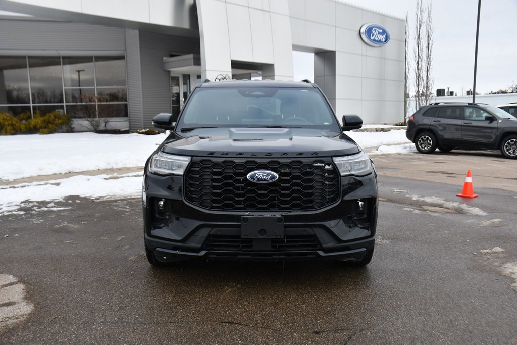 Used 2025 Ford Explorer ST-Line w/ ST-Line Street Pack image 10