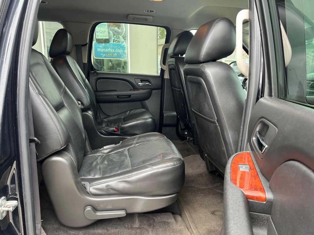 Used 2012 GMC Yukon XL SLT w/ SLT-2 Equipment Package AWD/4WD image 17