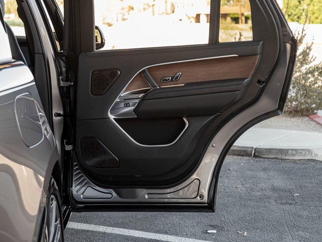 Used 2025 Land Rover Range Rover Long Wheelbase Autobiography image 25